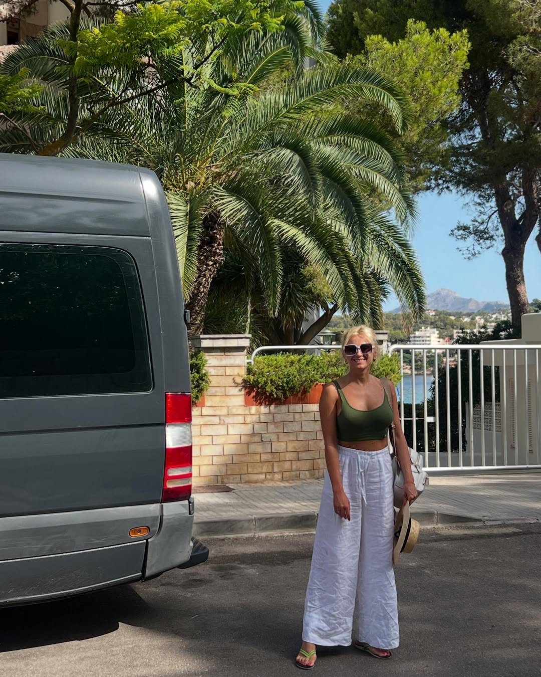 Що одягнути на пляж: модні образи від Денисенко та Федишин, які легко повторити (фото)